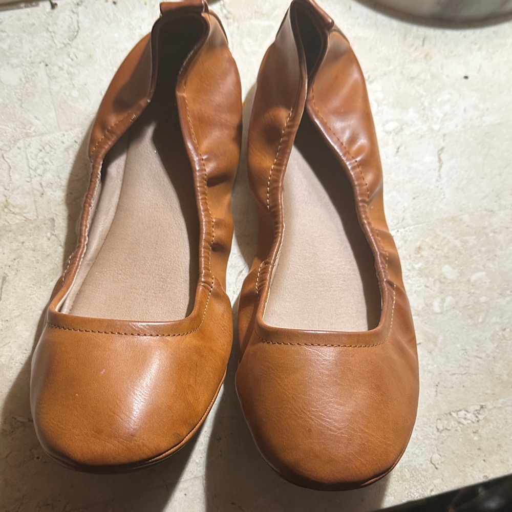 Universal Thread Tan Leather Flats